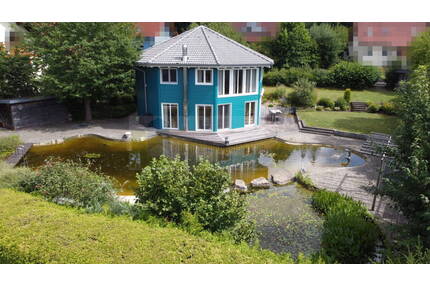Wohnen am See - einzigartiges Einfamilienhaus in Achteckform mit Natur-Schwimmteich und ganz viel Lebensgefühl in Hüfingen-Hausen vor Wald! - Hüfingen / Hausen vor Wald