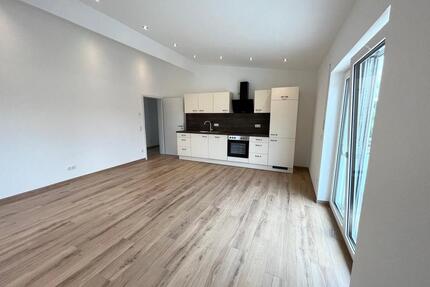 4-Zimmer Wohnung mit Balkon, EBK, Stellplatz - Langenneufnach