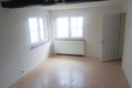 4 Zimmer Wohnung - 1.200,00&nbsp;EUR Kaltmiete, ca.&nbsp; 142,00&nbsp;m&sup2; in Gladenbach (PLZ: 35075)