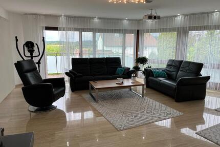 Luxuriöse 5 Zimmer-EG-Wohnung, inkl. EBK, Kamin, Balkon, Terrasse - Neckartenzlingen