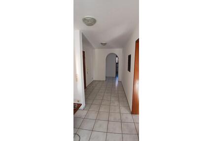 4,5-Zimmer Wohnung mit Balkon + 2 Tiefgaragenplätze in Backnang