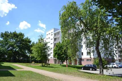 Wohnung zum Mieten in Schwarze Pumpe 440,25 € 67.73 m²