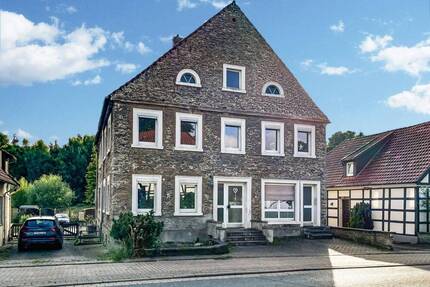 Repräsentatives Bruchsteinhaus mit drei Wohneinheiten und exklusivem Zugang zur Naturgrotte - Vlotho Valdorf
