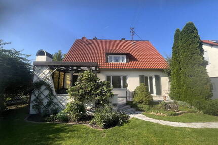 Von privat: Freistehendes Ein-Zweifamilienhaus mit großen Garten - Maisach