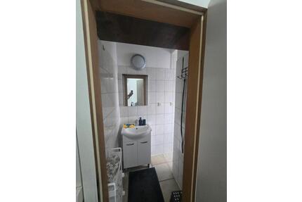 Kleine Einzimmer Wohnung in Nied S-Bahn nähe zu vermieten - Frankfurt am Main