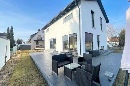 Fast wie Neubau nur ohne warten: Traumhaus Effizienzhaus 40 + mit Garten und hochwertiger EBK - Röthenbach an der Pegnitz