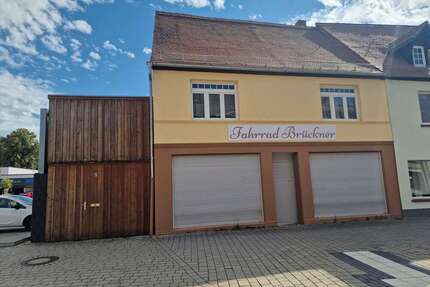 Haus zum Kaufen in Hohenmölsen 140.000,00 € 180 m²