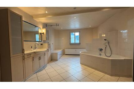 Wohnung 165 qm Villmar Weyer - 1.200,00&nbsp;EUR Kaltmiete, ca.&nbsp; 165,00&nbsp;m&sup2; in Villmar (PLZ: 65606)