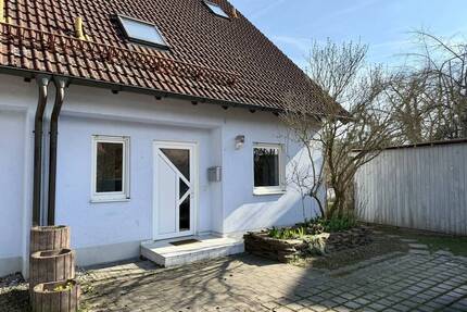 FAMILIENFREUNDLICH - Doppelhaushälfte mit Garten - Hilpoltstein Zell