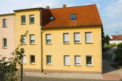 - Gepflegtes Mehrfamilienhaus in Teuchern -