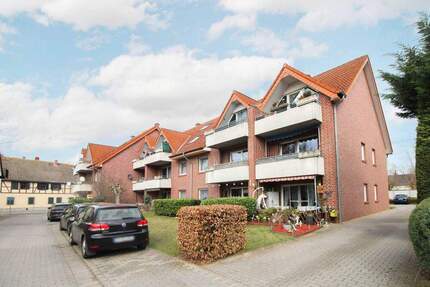 Helle Dachgeschosswohnung mit Balkon und Stellplatz in ruhiger Sackgassenlage - Barleben