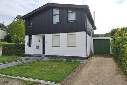 Halb­möbliertes Einfamilienhaus mit Garage nahe Herzogenrath bhf