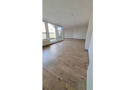 Helle 2-Zimmer-Wohnung mit Einbauküche und Dachterrasse in ruhiger und gepflegter & zentraler Lage in Magdeburg Alte Neustadt zu vermieten