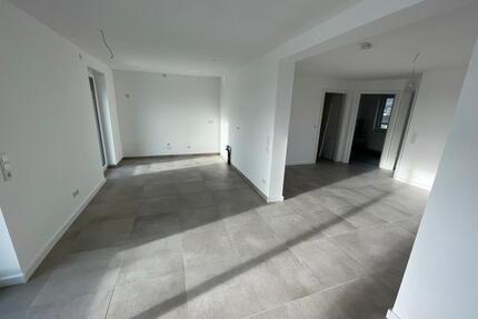 Kernsanierte 63qm 2 Zimmer-Wohn. mit Garage,Balkon und Kellerraum - Petershagen