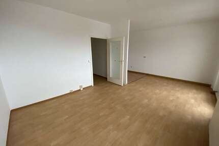 Wohnung zum Mieten in Suhl 318,27 € 54.46 m²