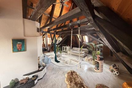 Traumhaft Schön & Ruhig Wohnen: Großzügige Maisonette-Wohnung mit Kamin, EBK, Freisitz u. Stellplatz - Staufen im Breisgau