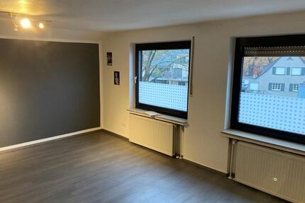 Gepflegte 2-Zimmer-Dachgeschosswochnung mit Einbauküche - Meppen