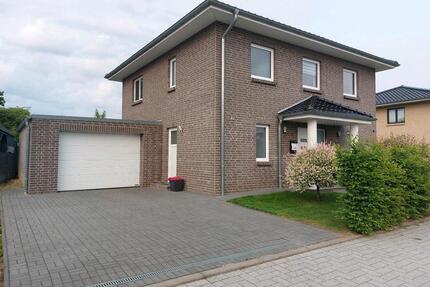 Stadtvilla mit Garage in Schleswig