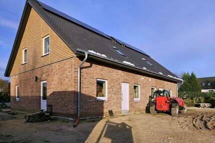 Oster-Ohrstedt, DHH, 5 Zi, 2 Bäder, ca. 109 m², KfW 40, inkl. PV, WP u. Carport
