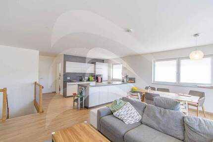 LICHTRAUM WALDKIRCHEN - Moderne Neubauwohnung auf zwei Etagen mit Südbalkon