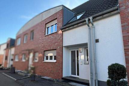 VIE-Süchteln: Reihenhaus Bj. 2005 mit 135m² Wfl. , Garten, Teilkeller und Garage in ruhigem Umfeld - Viersen
