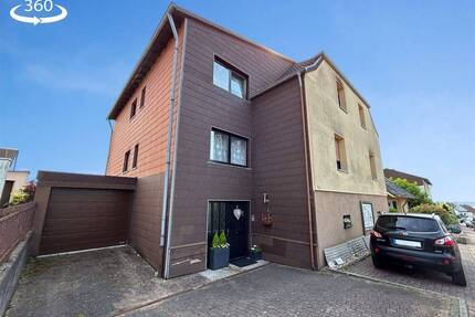 Zweifamilienhaus mit großem Garten und Garage - Riegelsberg