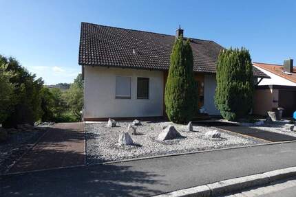 Bezauberndes Einfamilienhaus mit Einliegerwohnung und viel Komfort - Neuhaus