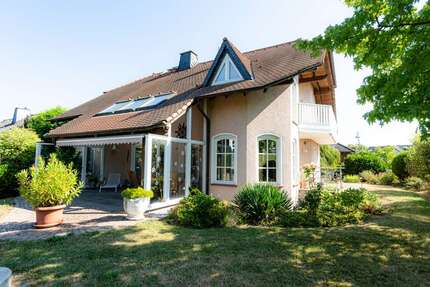 Haus zum Kaufen in Kasdorf 449.000,00 € 202 m²