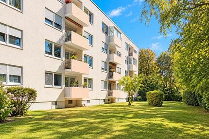 Gepflegte 4-Zimmer-Wohnung mit ca. 100 m²,Balkon und Einzelgarage - Ingolstadt Friedrichshofen-Hollerstauden