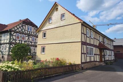 Ehemalige Hofstelle mit großzügigem Wohnhaus und Nebengebäuden - Hofbieber