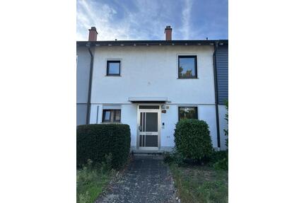 Renovierungsbedürftiges Reihenhaus in Mannheim Gartenstadt auf Er