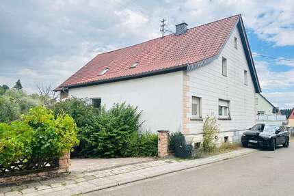 Haus zum Kaufen in Krottelbach 109.000,00 € 170 m²