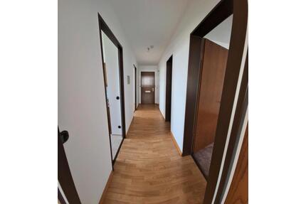 3 Zimmer Wohnung, Balkon, provisionsfrei,leerstehend, in München!