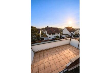 Helle 2,5-Zimmer-Dachgeschosswohnung mit 2 Balkonen - Stuttgart Sillenbuch