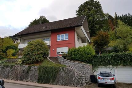 Dachgeschosswohnung - 700,00&nbsp;EUR Kaltmiete, ca.&nbsp; 100,00&nbsp;m&sup2; in Sasbachwalden (PLZ: 77887)