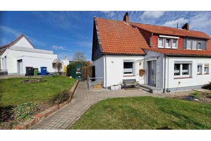 Mehr als vier Wände: Doppelhaushälfte mit Kamin & Gartenidylle in Schöningen