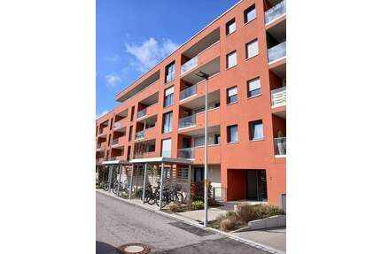 Teilmöblierte 2 Z. Whg. mit Balkon und TG-Stellplatz in direkter Nähe zum Klinikum Süd und Messe zu vermieten - Nürnberg Langwasser