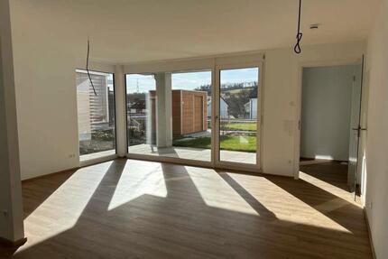 2,5 Zimmer Wohnung mit Garten, Einbauküche und Tiefgarage. - Kirchheim unter Teck