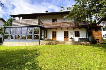 ***Einzigartiges Wohnhaus in begehrter Höhenlage von Deggendorf*** - Deggendorf / Mietraching