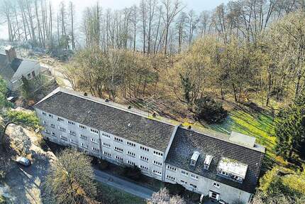 Freistehender, teilweise vermieteter Mehrfamilienhauswohnblock und Pförtnerhaus am Abendrothsee in der Märkischen Schweiz - Buckow