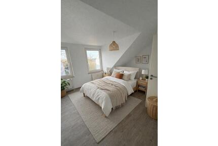 3-Zimmer Wohnung 70 m² Dachgeschoß mit Balkon Wohnküche Duschbad in Kiel Wellingdorf Nähe FH - Kronshagen