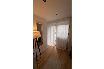WG-Zimmer München mit Balkon - ab 01.0501.06 (später möglich)