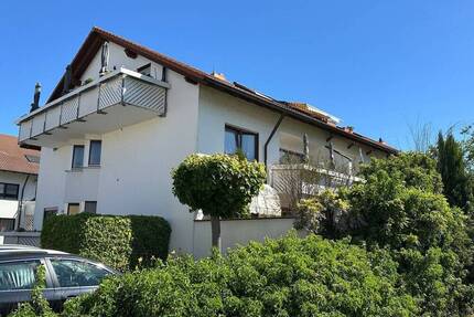 Bezugsfreie Erdgeschosswohnung mit Gartenanteil überdachter Terrasse, Garage und zwei PKW-Stellplätzen - Endingen