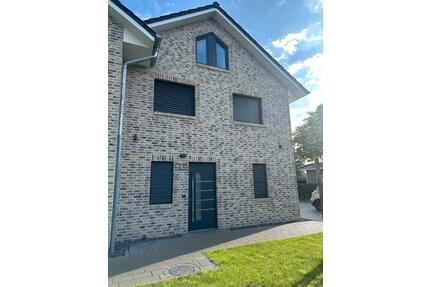 Doppelhaushälfte zur Miete - 1.800,00&nbsp;EUR Kaltmiete, ca.&nbsp; 125,00&nbsp;m&sup2; in Elmshorn (PLZ: 25335)