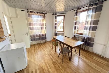 Große 2,5 Zimmer Wohnung mit riesigem Wohnzimmer - Ettlingen