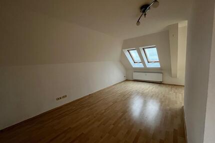 2-Raumwohnung im Dachgeschoss mit Fahrstuhl - Bitterfeld-Wolfen