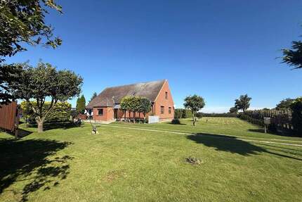 Geräumiges Einfamilienhaus mit zwei weiteren Einliegerwohnungen und vielseitigem Nebengelass auf großem Grundstück bei Demmin