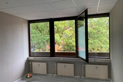 Heller Praxisraum in Volksdorf - 685,00&nbsp;EUR Kaltmiete, ca.&nbsp; 14,00&nbsp;m&sup2; in Hamburg (PLZ: 22359) Wandsbek