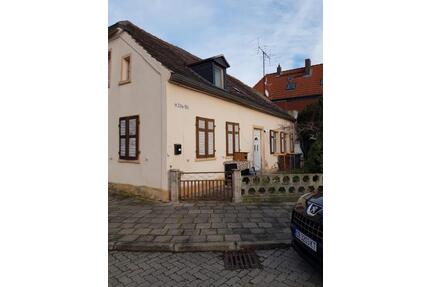 Verkaufe Haus - 40.000,00&nbsp;EUR Kaufpreis, ca.&nbsp; 105,00&nbsp;m&sup2; in Staßfurt (PLZ: 39418)