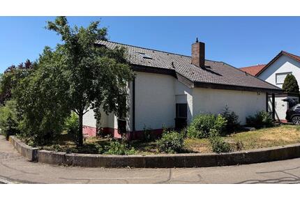 Charmantes Einfamilienhaus (gr. Grundstück) ohne Provision! - Oettingen in Bayern